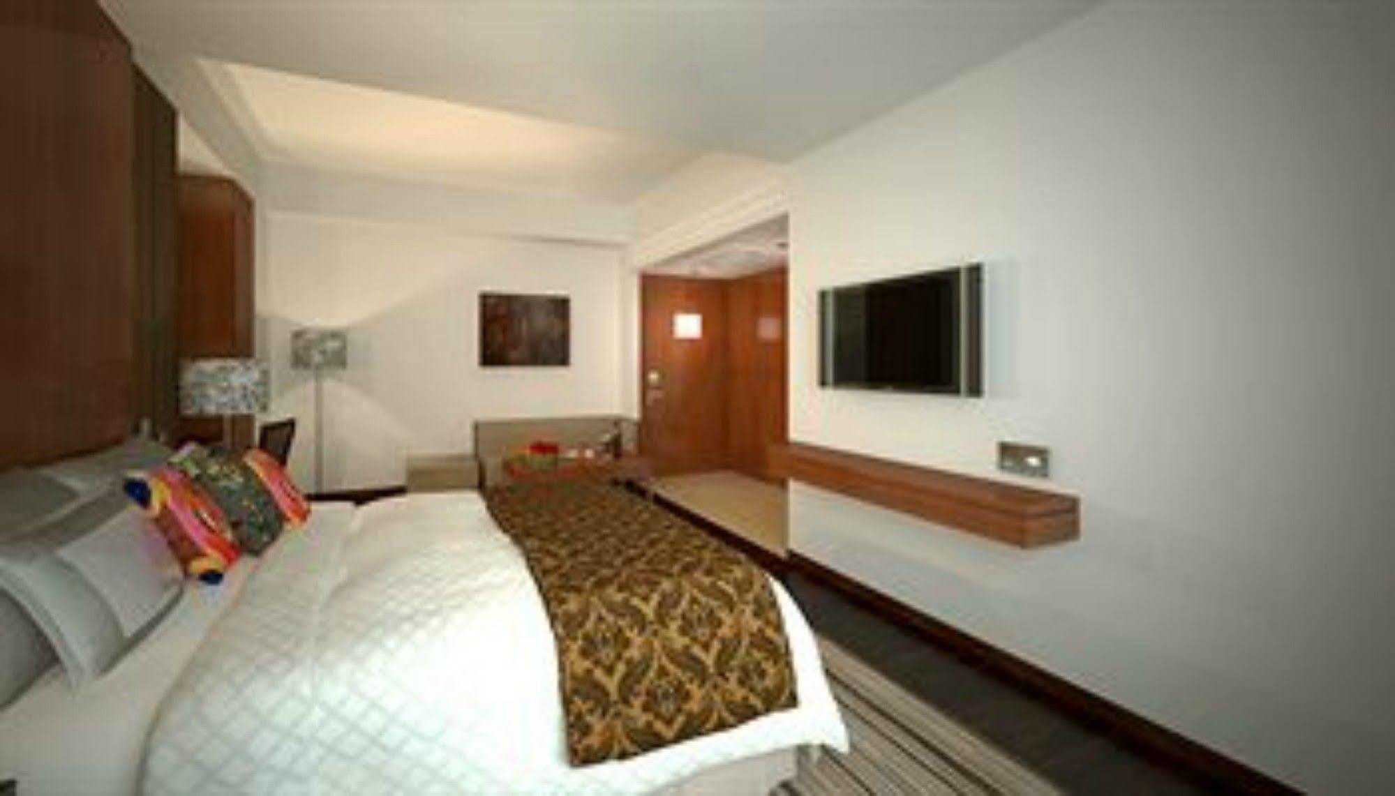 Lemon Tree Hotel, Dehradun Eksteriør billede