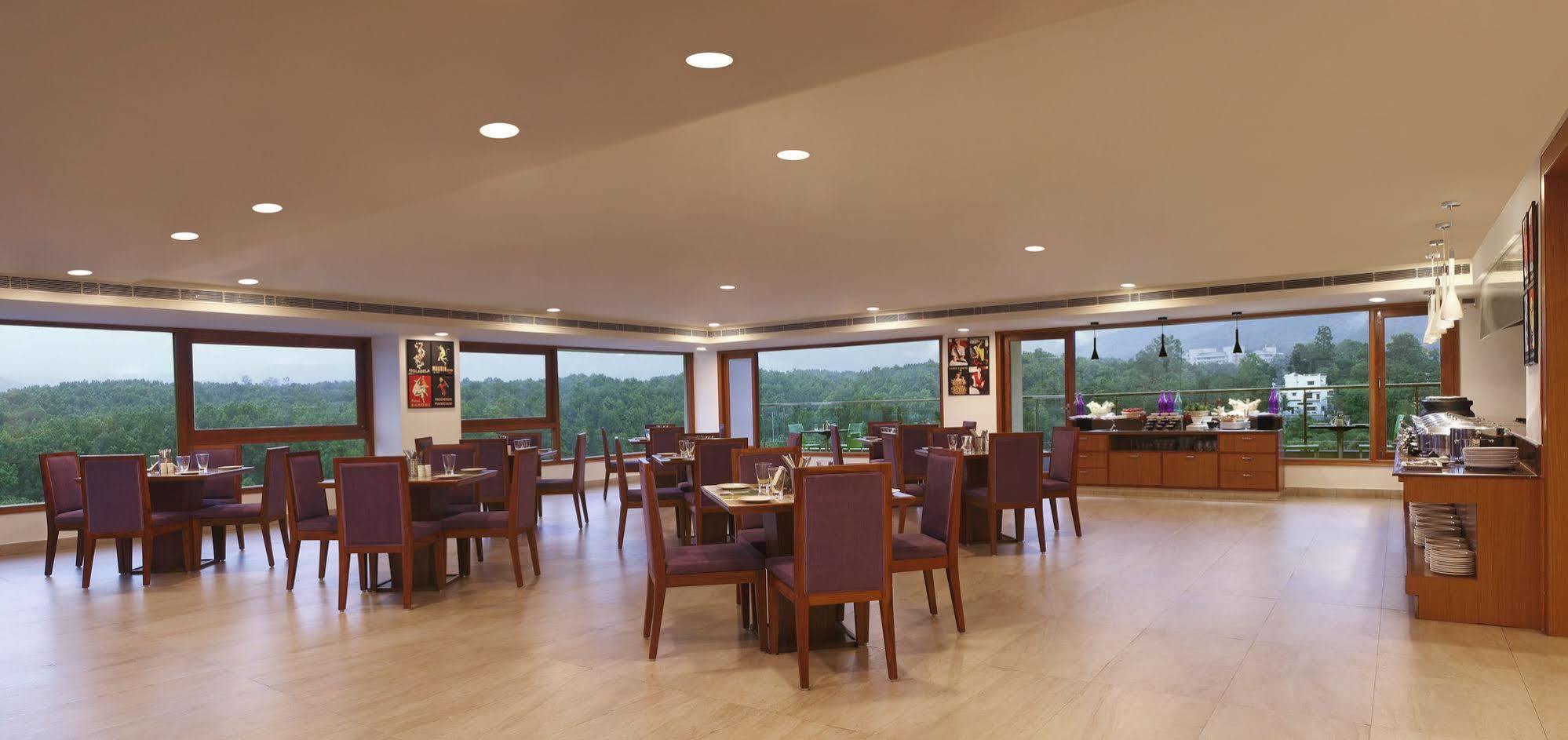 Lemon Tree Hotel, Dehradun Eksteriør billede