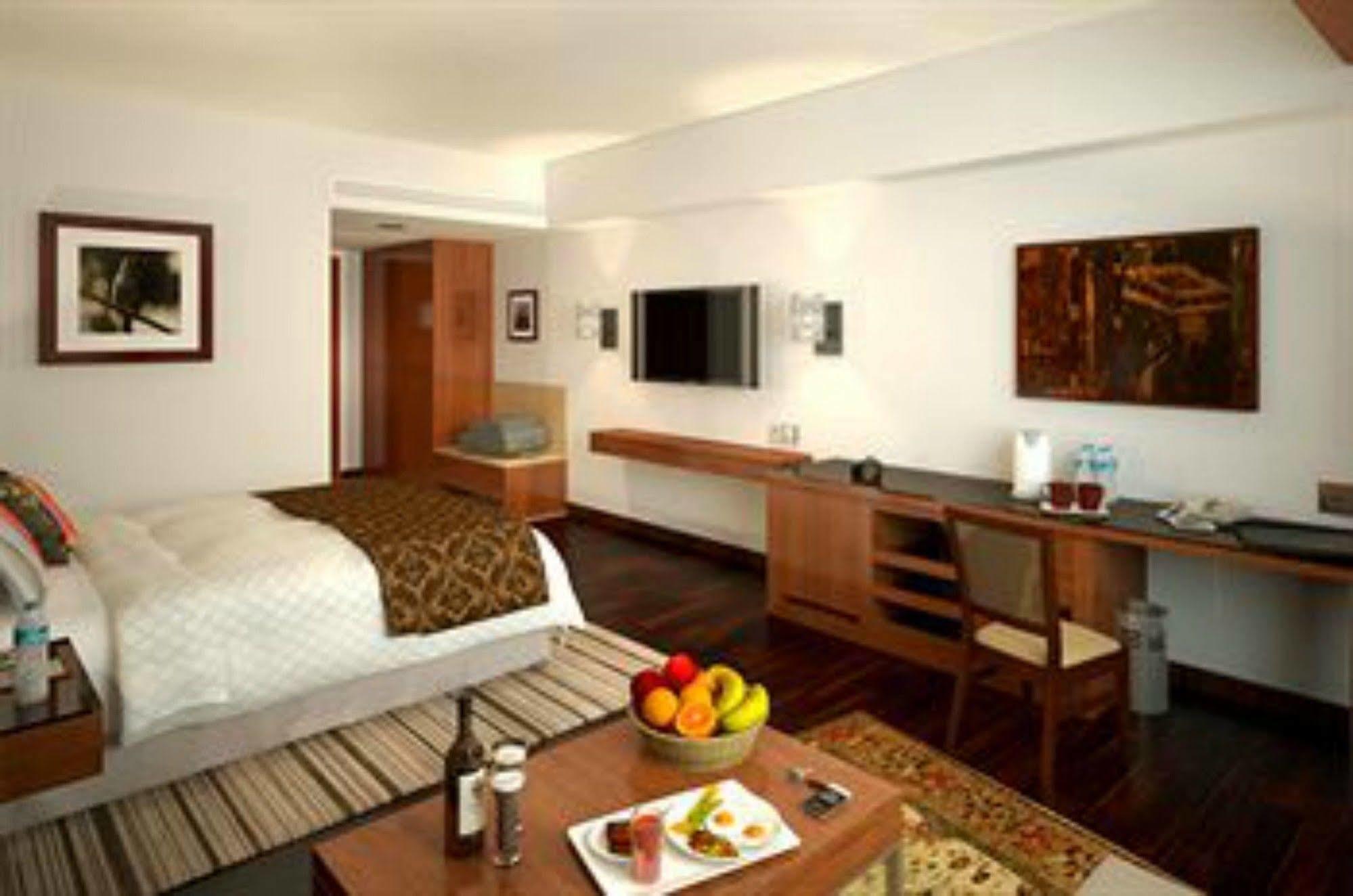 Lemon Tree Hotel, Dehradun Eksteriør billede