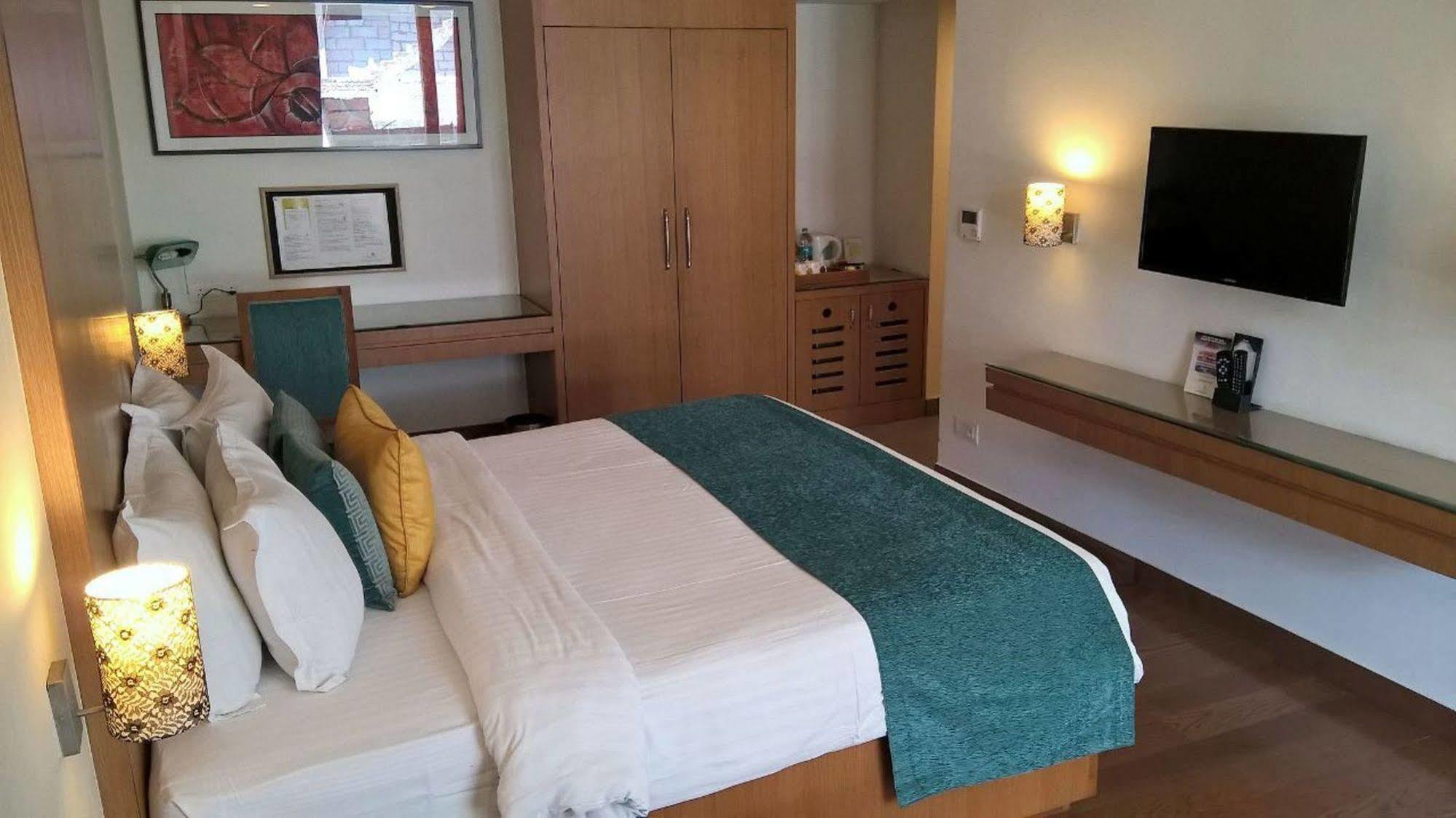 Lemon Tree Hotel, Dehradun Eksteriør billede