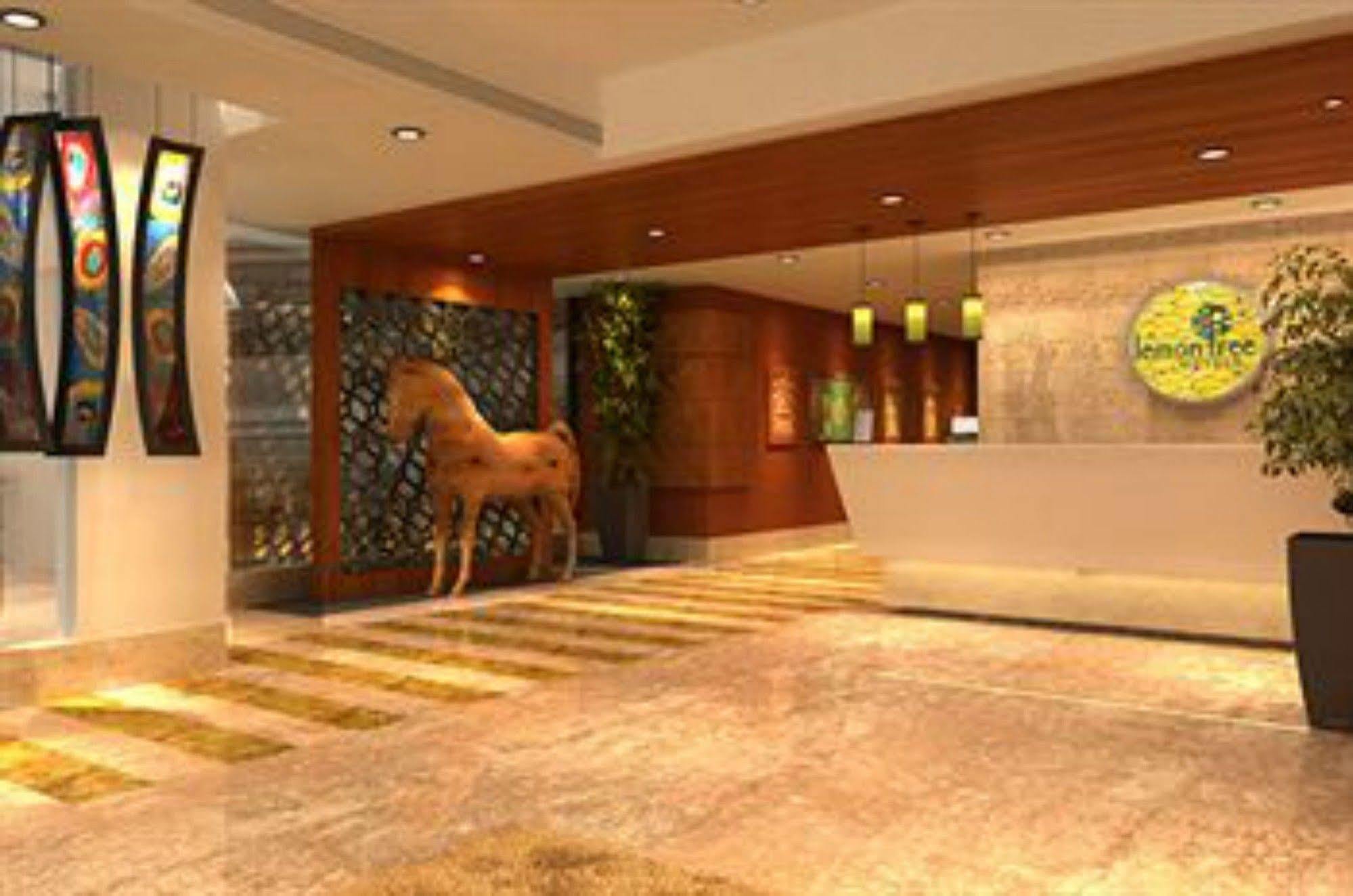 Lemon Tree Hotel, Dehradun Eksteriør billede