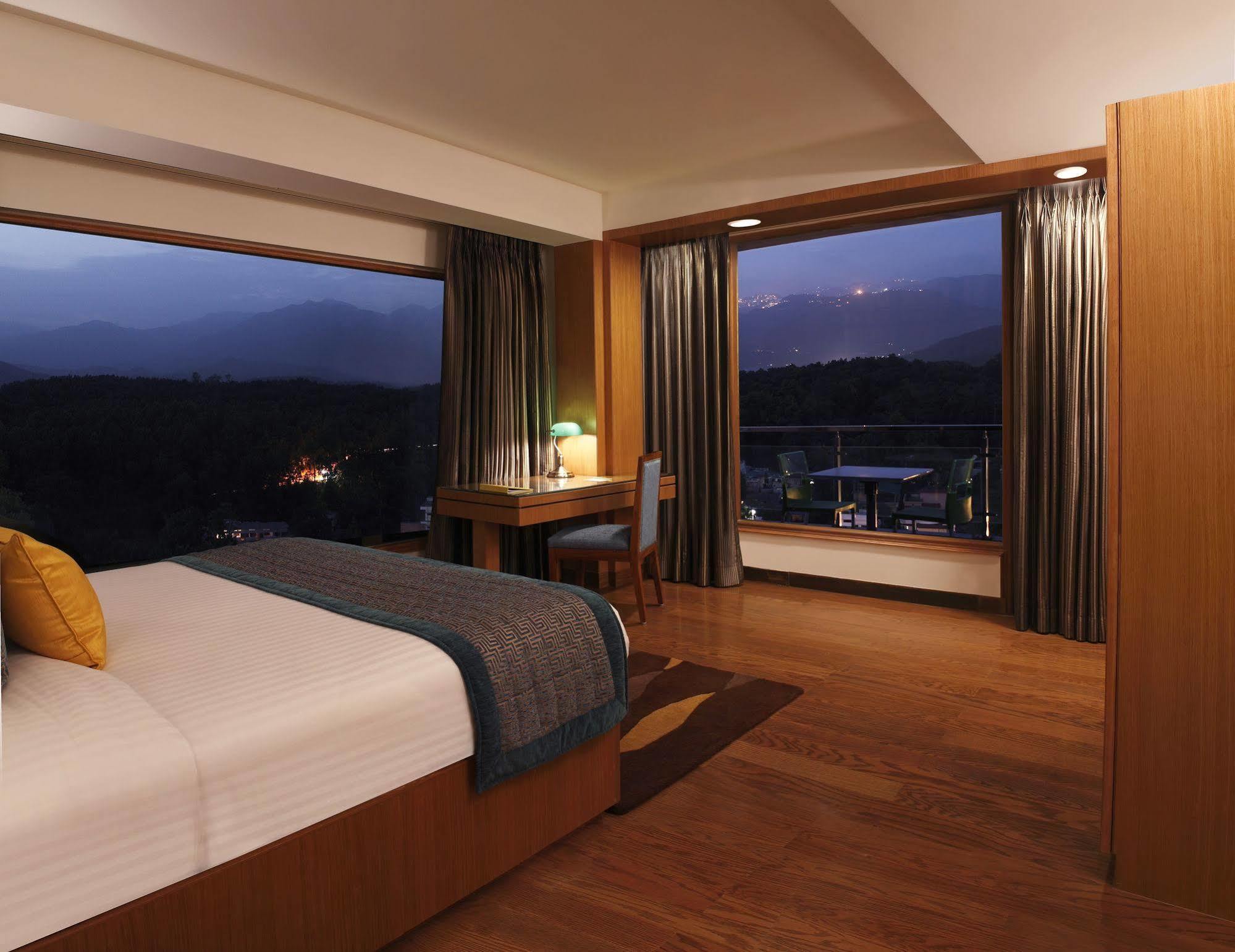 Lemon Tree Hotel, Dehradun Eksteriør billede
