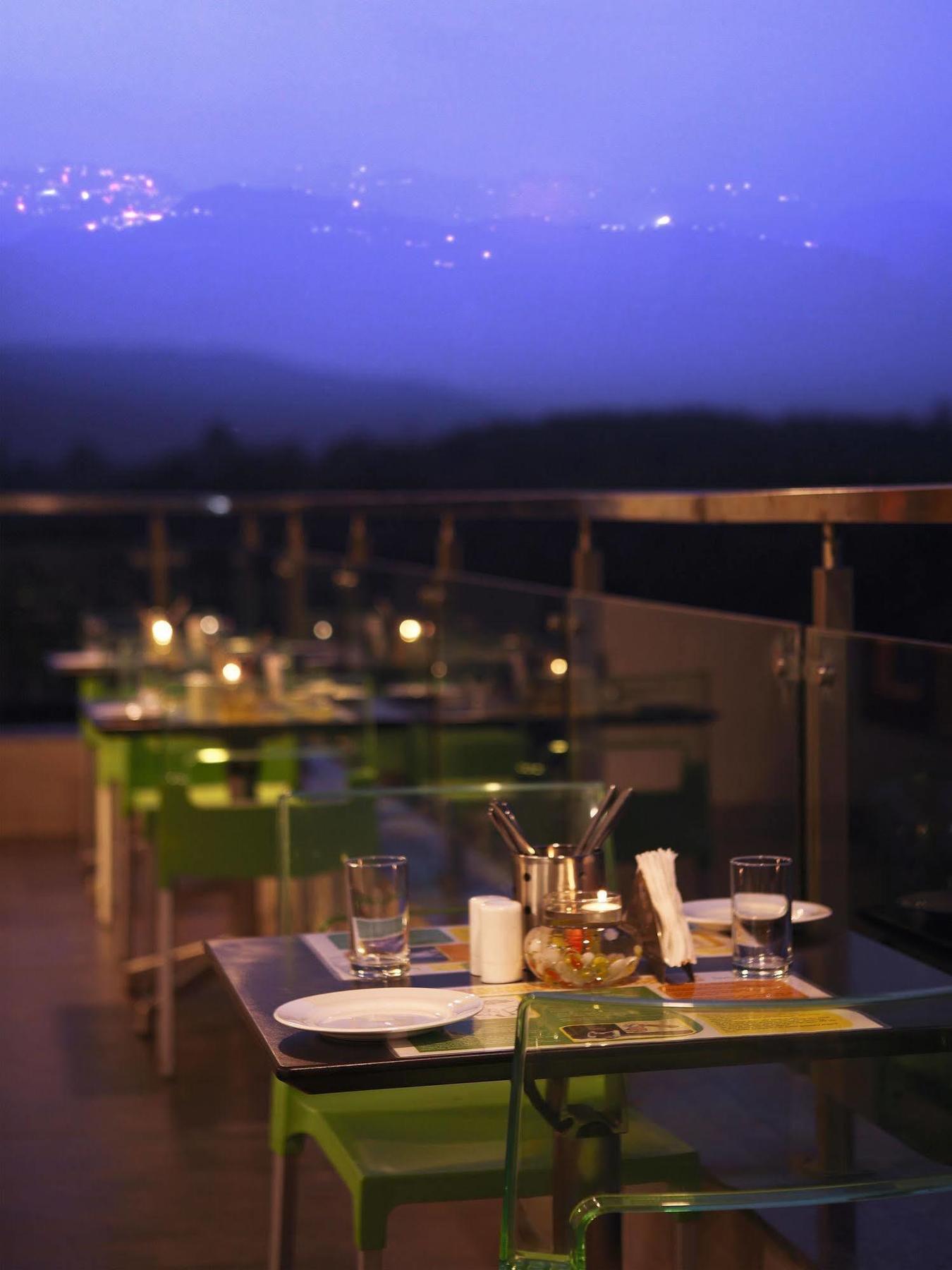 Lemon Tree Hotel, Dehradun Eksteriør billede