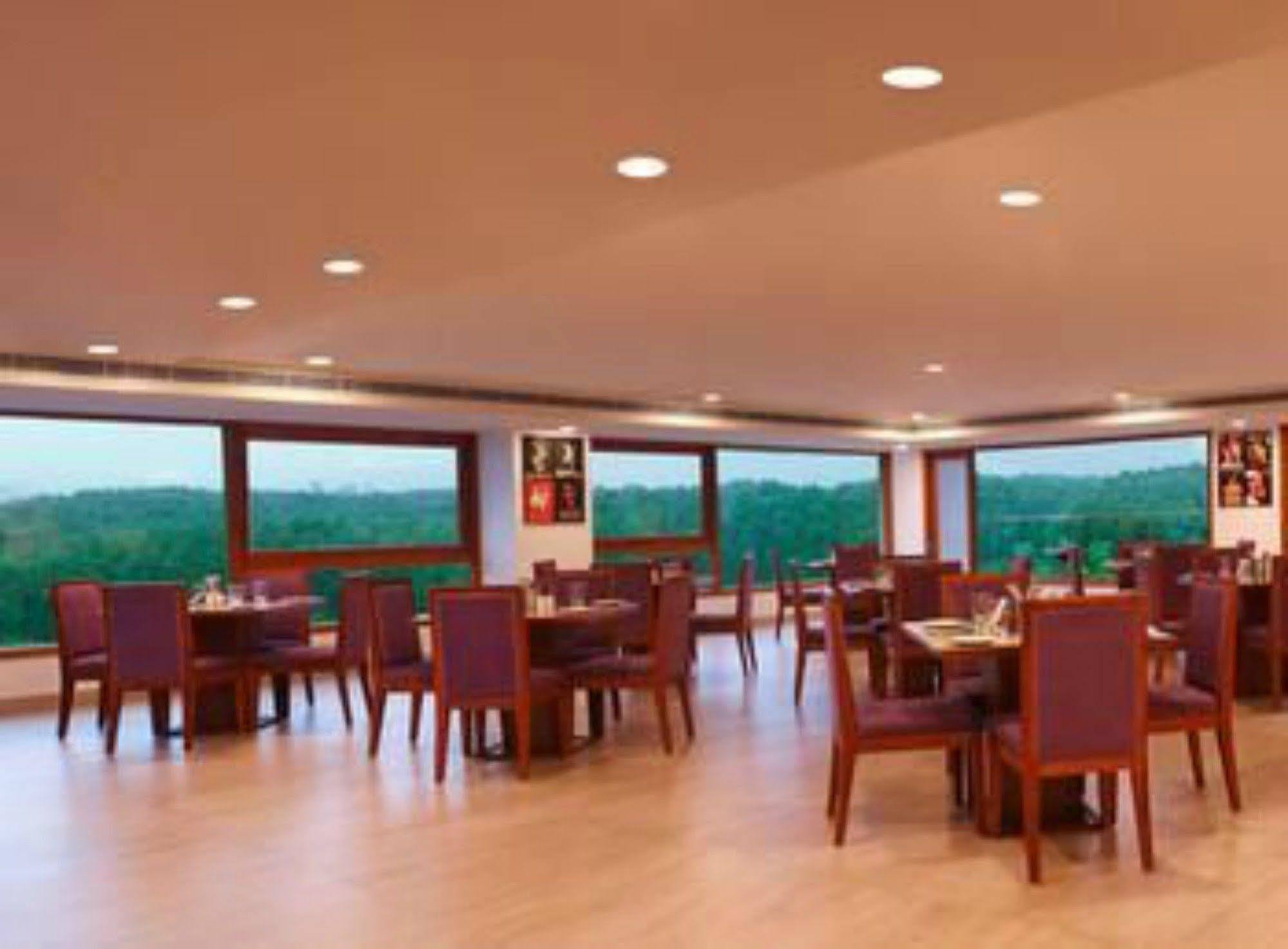 Lemon Tree Hotel, Dehradun Eksteriør billede