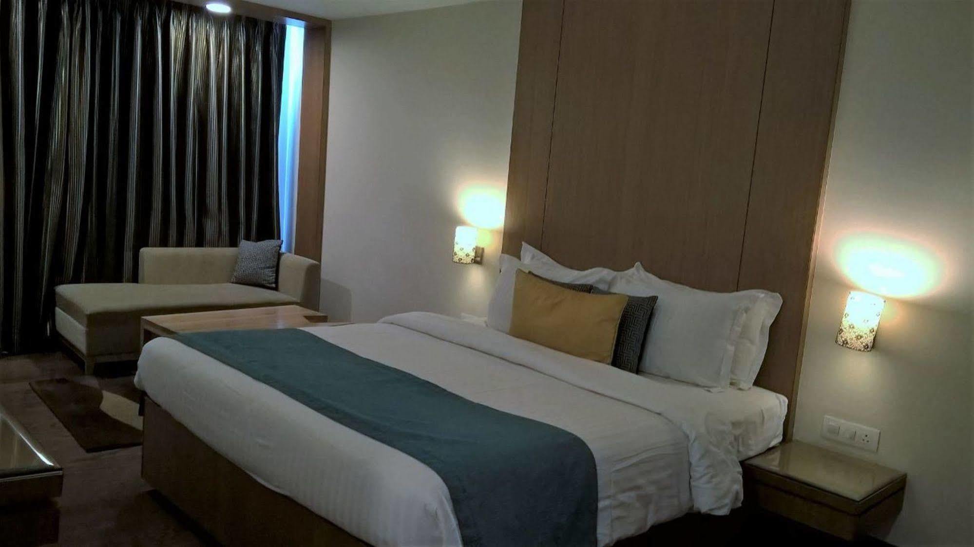 Lemon Tree Hotel, Dehradun Eksteriør billede