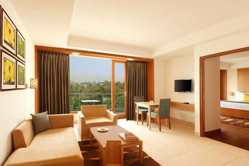 Lemon Tree Hotel, Dehradun Eksteriør billede